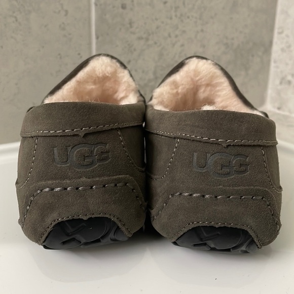 UGG Men’s ASCOT Slipper Size 8 main image 11